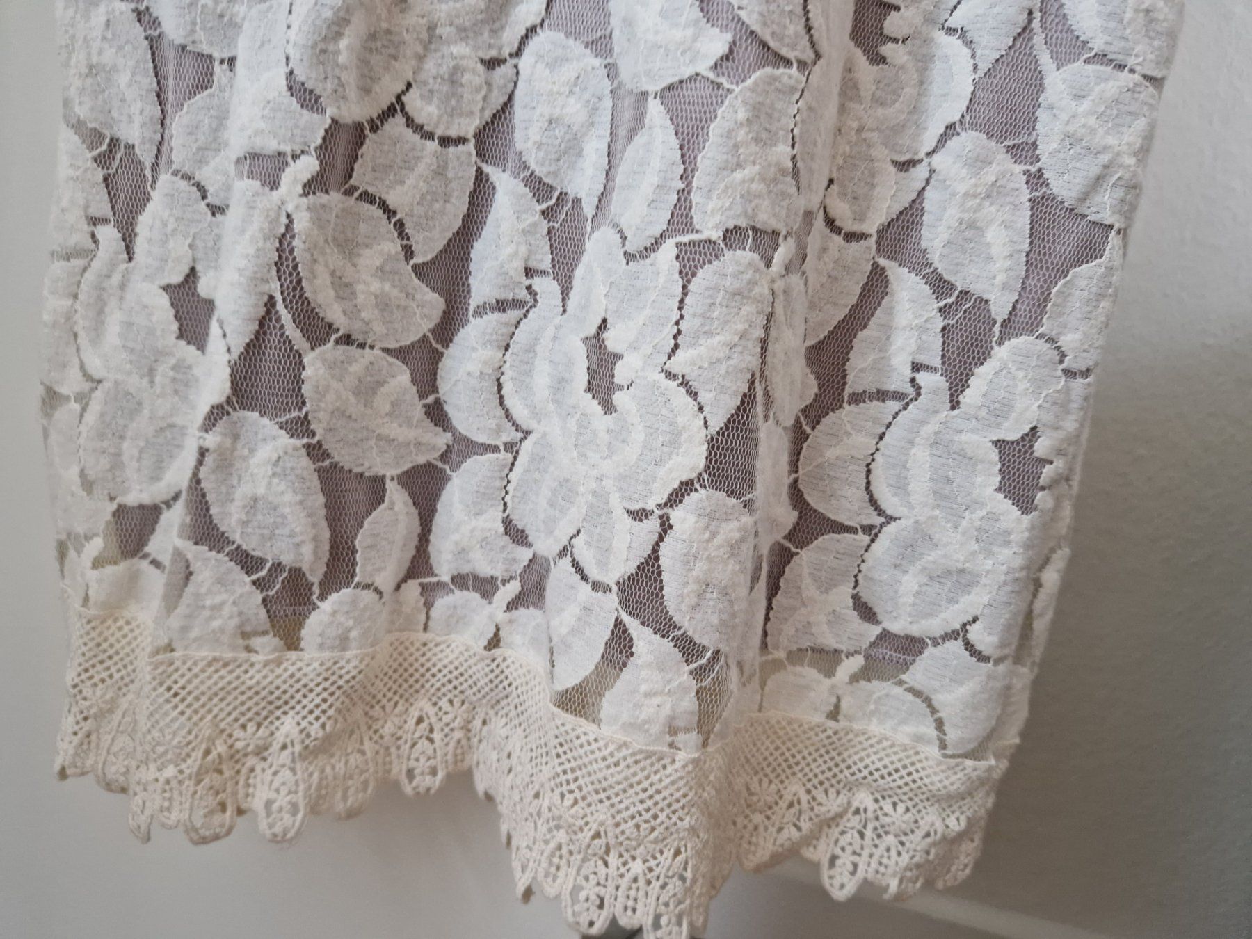Kleider: Kleid aus Spitze mit Perlen bestickt. NEU! – Neu und originalverpackt aus Küsnacht ZH von 2011_ 5