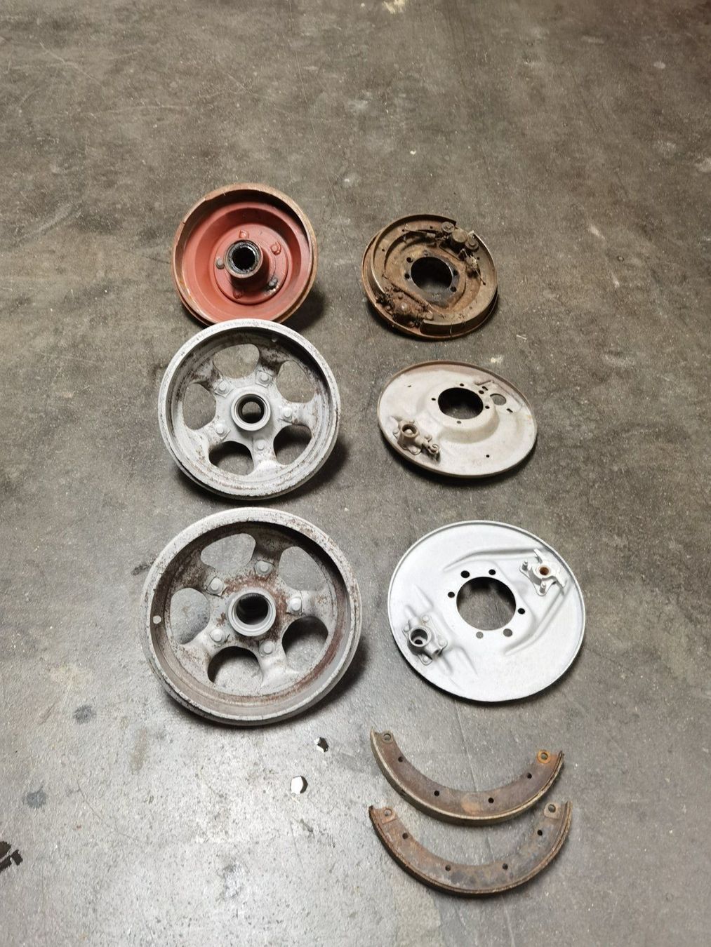 Ford Tutti pezzi di ricambio auto: Ford Roadster 1932 Bremssystem – Usato da Aesch LU venduto da Cubic 1