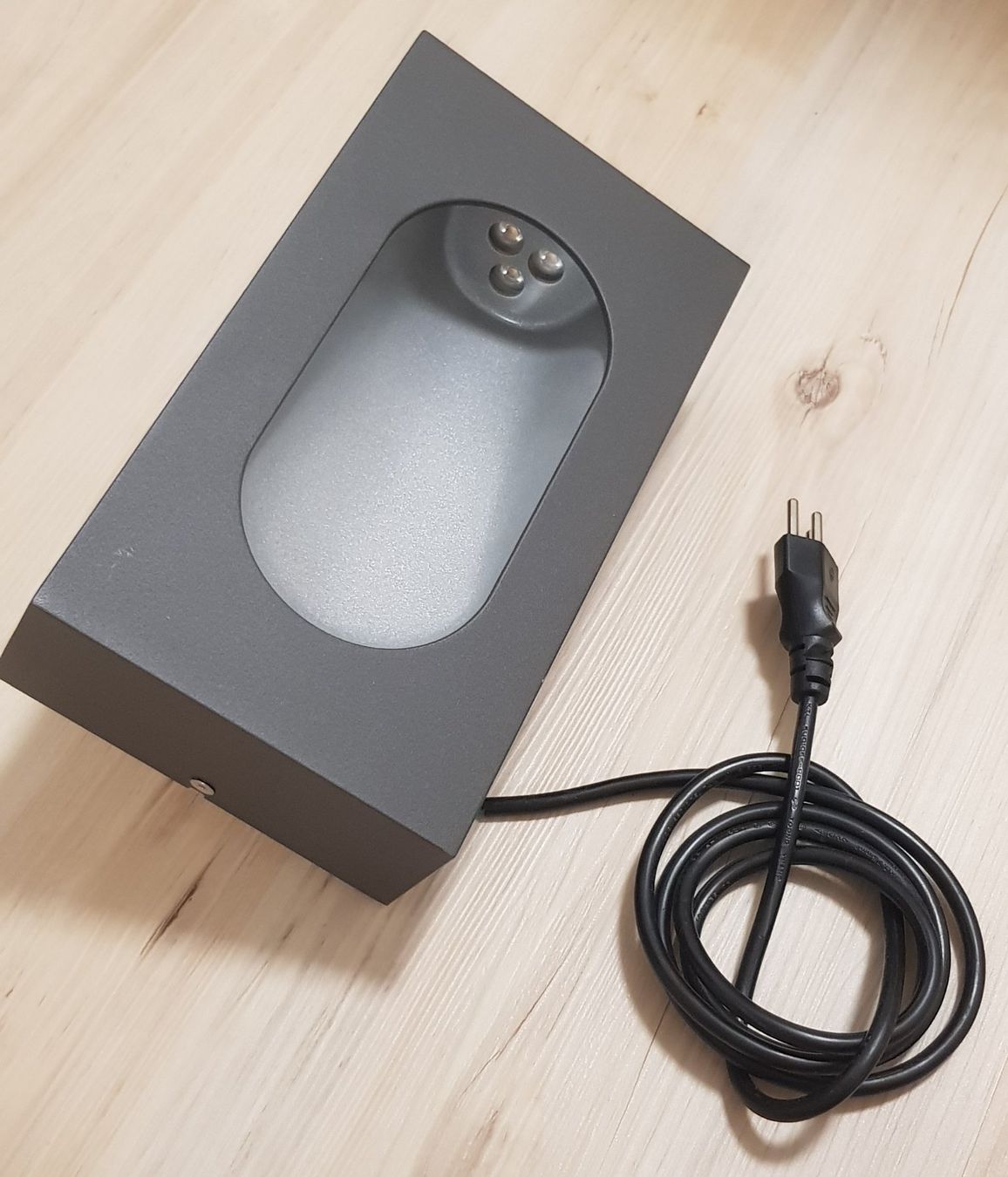 Lampen: LED Aussenwandleuchte Anthrazit mit Kabel und Stecker – Gebraucht aus Winterthur von ScooterBE