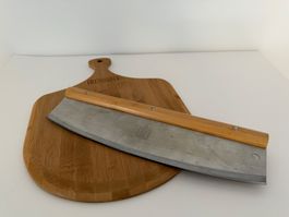 Pizzaholzbrett und Cutter von garcon