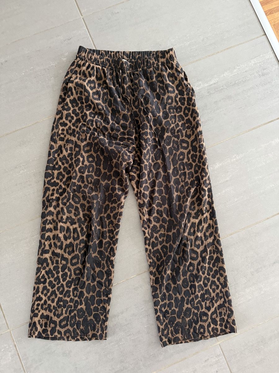 H&M Pantaloni: H&M Leo pants S – Usato da Buchrain venduto da Jasikistler