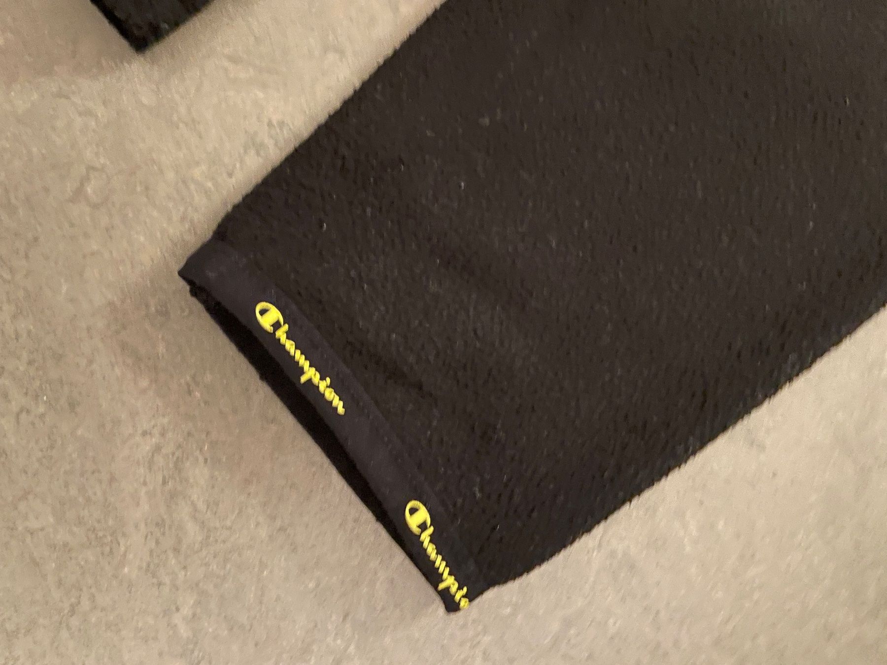 Champion Maglioni & Felpe: Champion Jungen Pullover – Usato da Zürich venduto da Ivona3 2