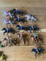 50 Figurines indiens et cow-boys en plastique, lot divers