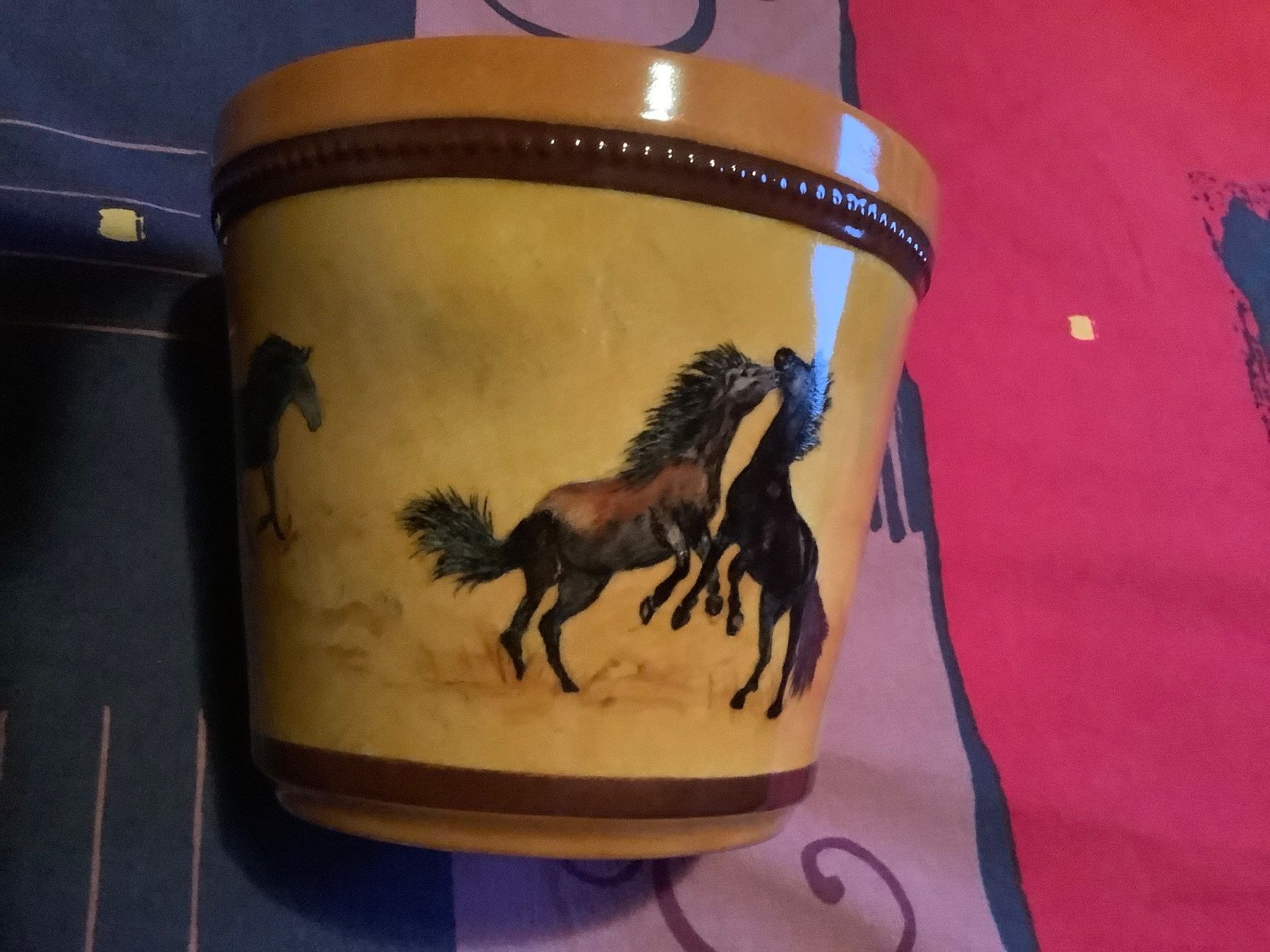 Tutte le decorazioni: CACHE-POT - Motif « chevaux « - Non ébréché – Usato da Le Lignon venduto da Gwen77 1