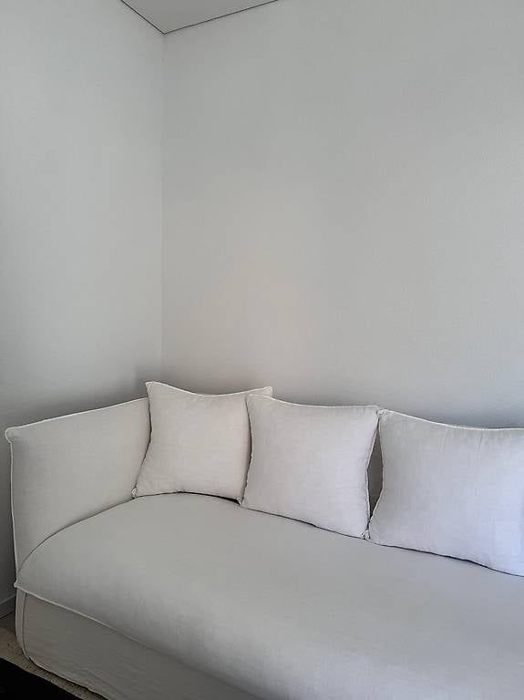 Sofas: Canapé en lin 3/4 places  – Gebraucht aus Clarens von raz_7tyj 2
