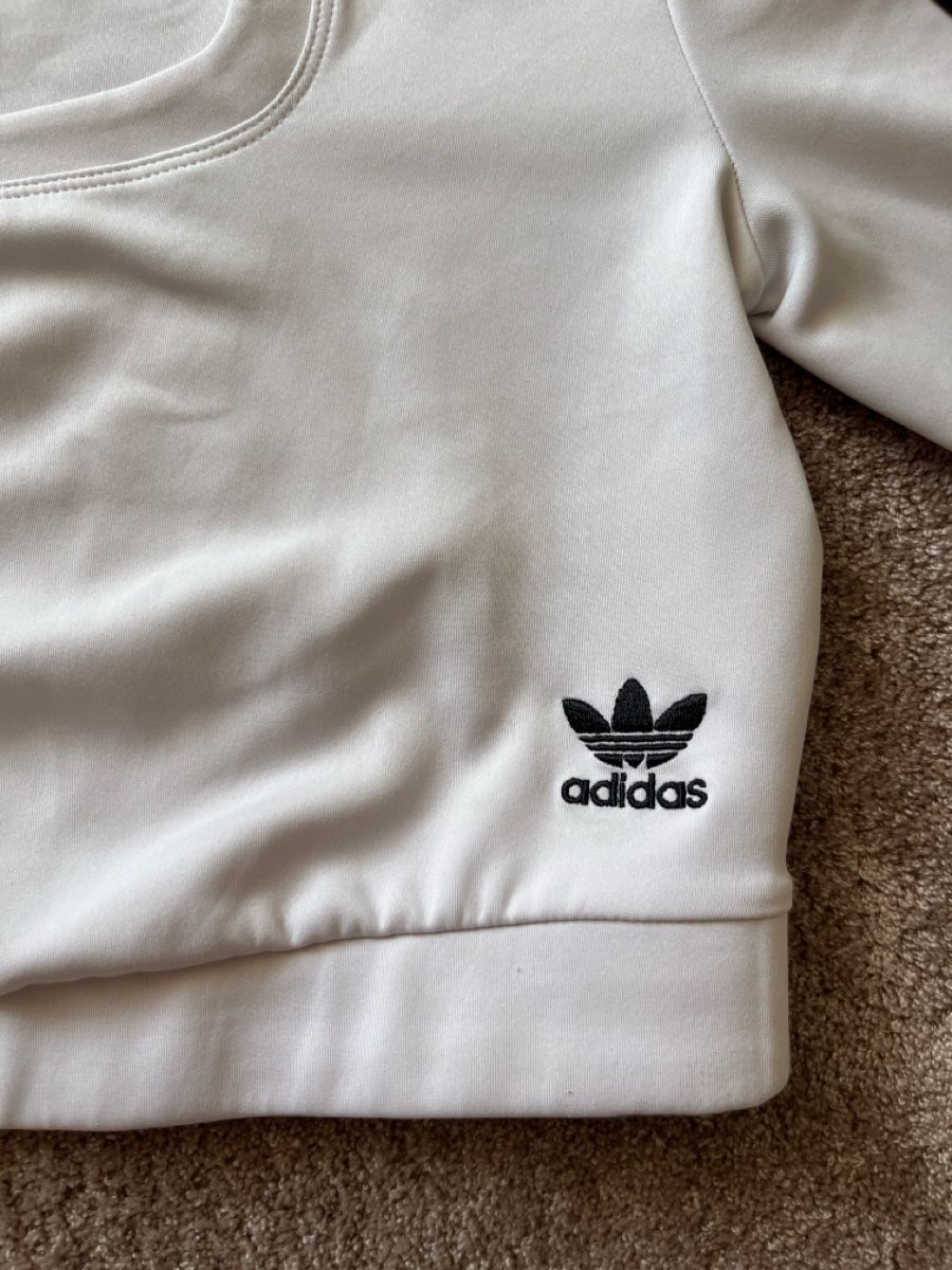 Adidas Tops: Crop top manche longue blanc Adidas 38 – Gebraucht aus Lausanne von mae_dj7r 1