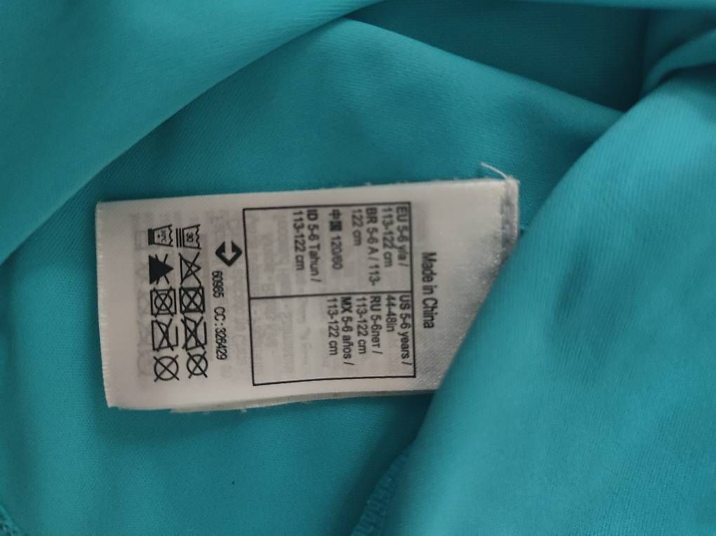 Badehosen: UV Shirt 113-122cm – Gebraucht aus Zürich von aendiiii 2