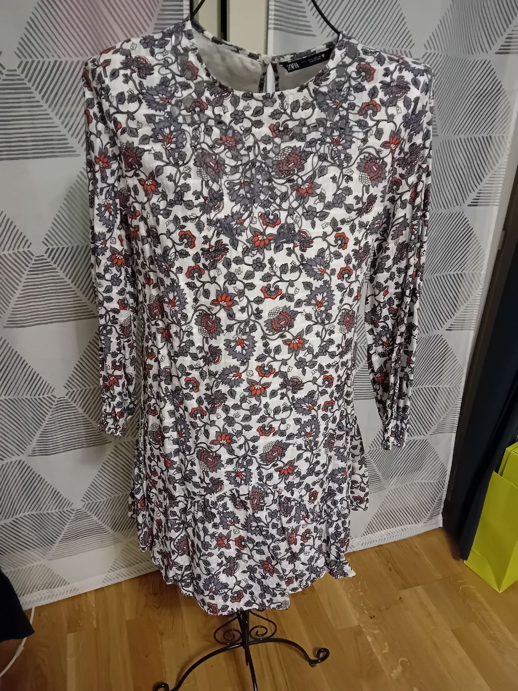 Zara Vestiti: kleid von Zara gr M – Nuovo (secondo la descrizione) da zürich venduto da janjaz