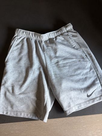 Shorts Nike gris taille M 