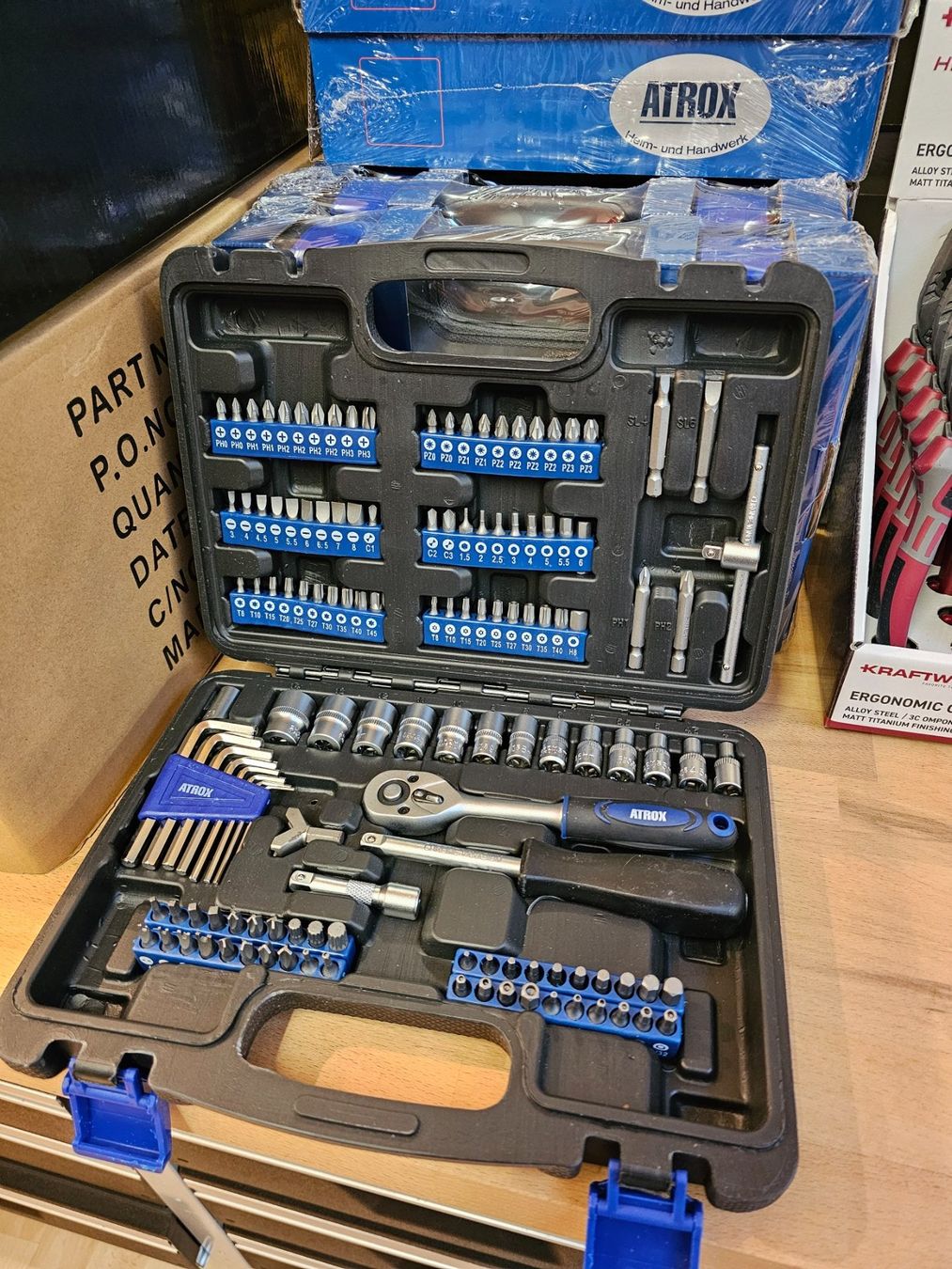 Tutti gli attrezzi: 1/4" Steckschlüssel und Bitsatz 132 teilig - Steckschlüssel – Nuovo e nell'imballaggio originale da Koppigen venduto da Bracher_Mail-House