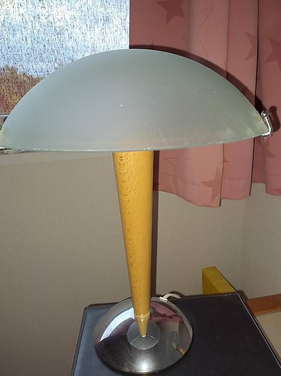 Tables de nuit: Lampe de chevet – D'occasion à Payerne par dur_6vmz