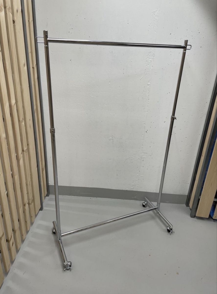 Pfister Porte manteau: Kleiderständer Möbel Pfister – D'occasion à Zürich par Areyes01