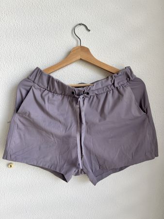 Lulu lemon Lila shorts. Size 8/ 38