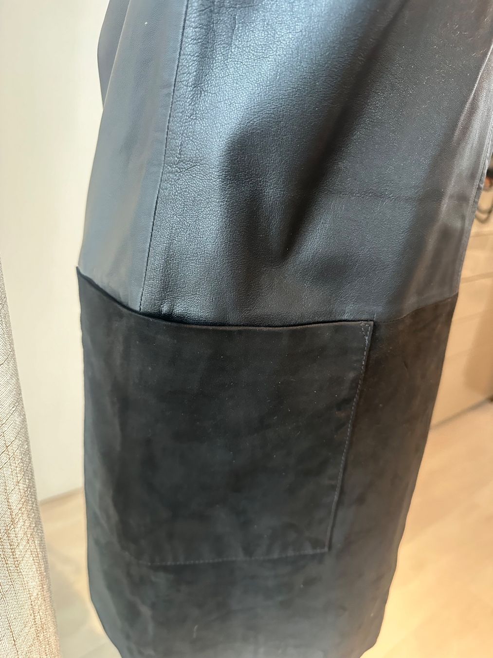 Mango Vestiti: Wunderschönes Mango Lederkleid, neu – Nuovo e nell'imballaggio originale da Bremgarten AG venduto da jiom 1