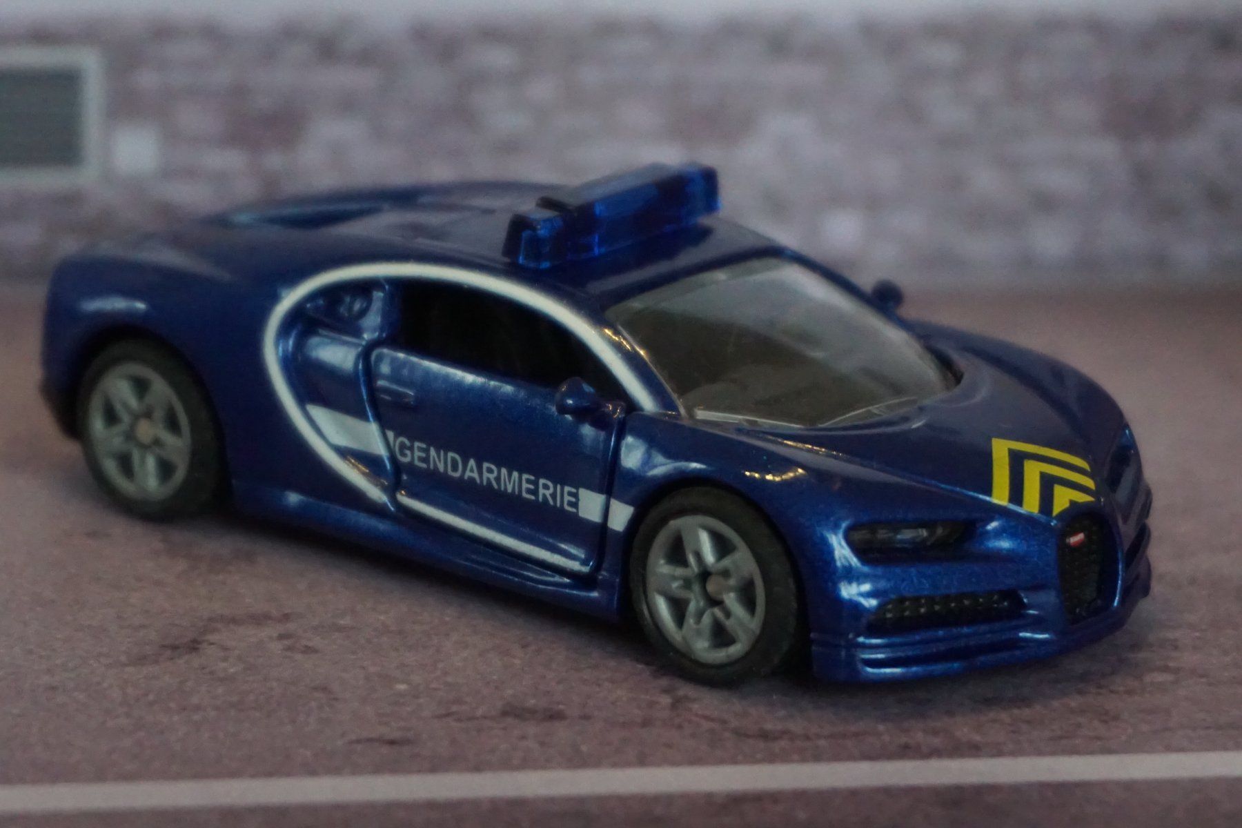 Siku Modellautos: Siku Bugatti Chiron Gandarmerie TOP !!!!!!!! – Gebraucht aus Reiden von Doppeldecker69