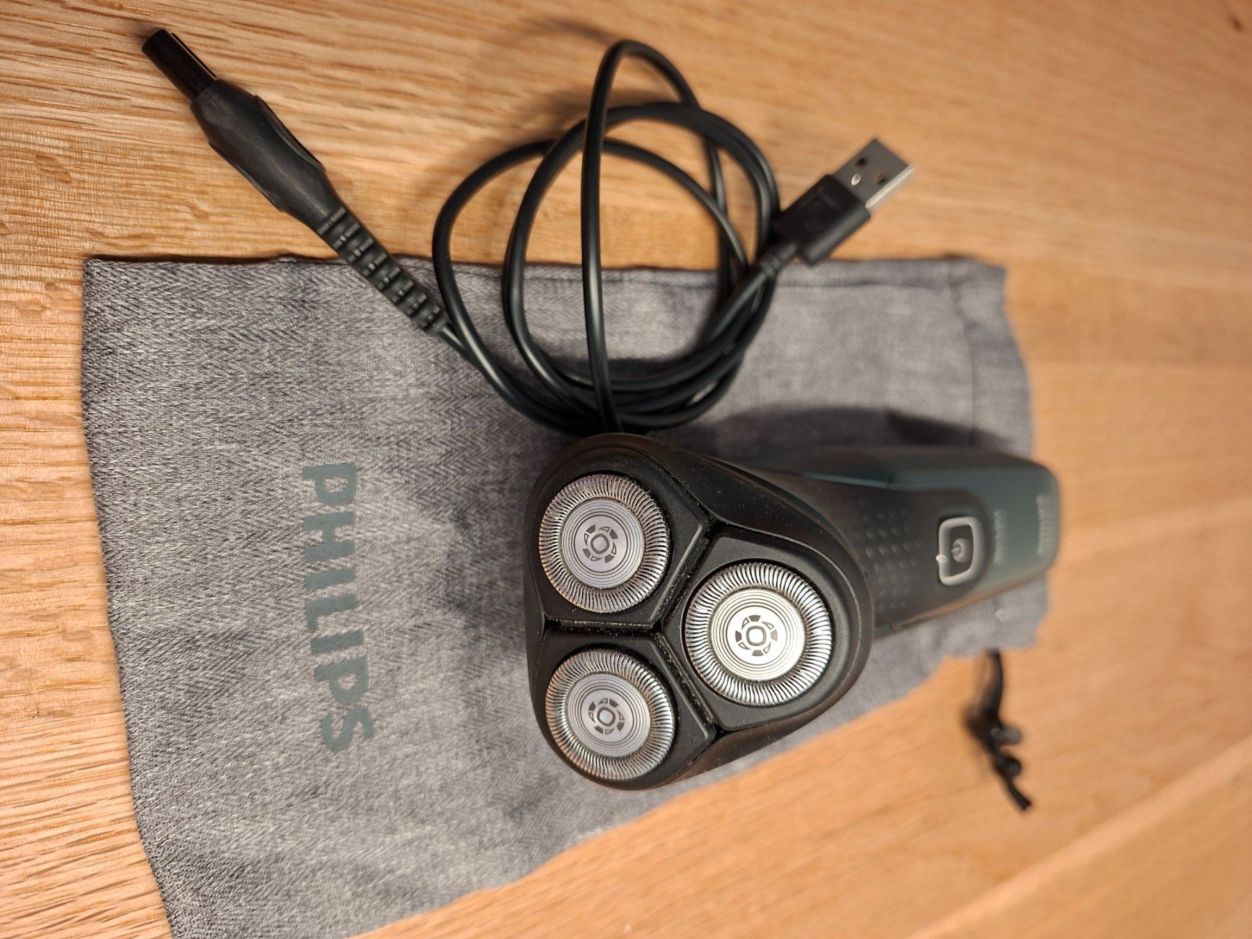 Philips Rasierapparate & Rasierklingen: Philips Rasierer  inkl. Beutel – Gebraucht aus Deitingen von rotgelbblau01 1