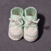 Gehäkelte Babyschuhe, mintgrün-weiss, Grösse ca. 10 cm