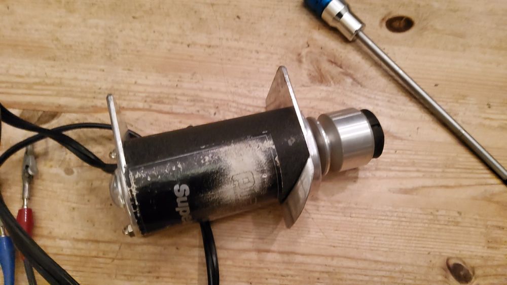 Produktbild von Starker RC-Motorstarter 12–18V – Für 15–80cc Benzinmotoren & 40–400 Stufen Methanolmotoren, Inkl. 110cc 4-Takt-Motor