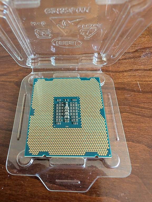 Componenti elettronici: Intel Core i7-4930K  LGA2011 / X79 CPU, tested – Usato da Lutry venduto da alex3dfan 1
