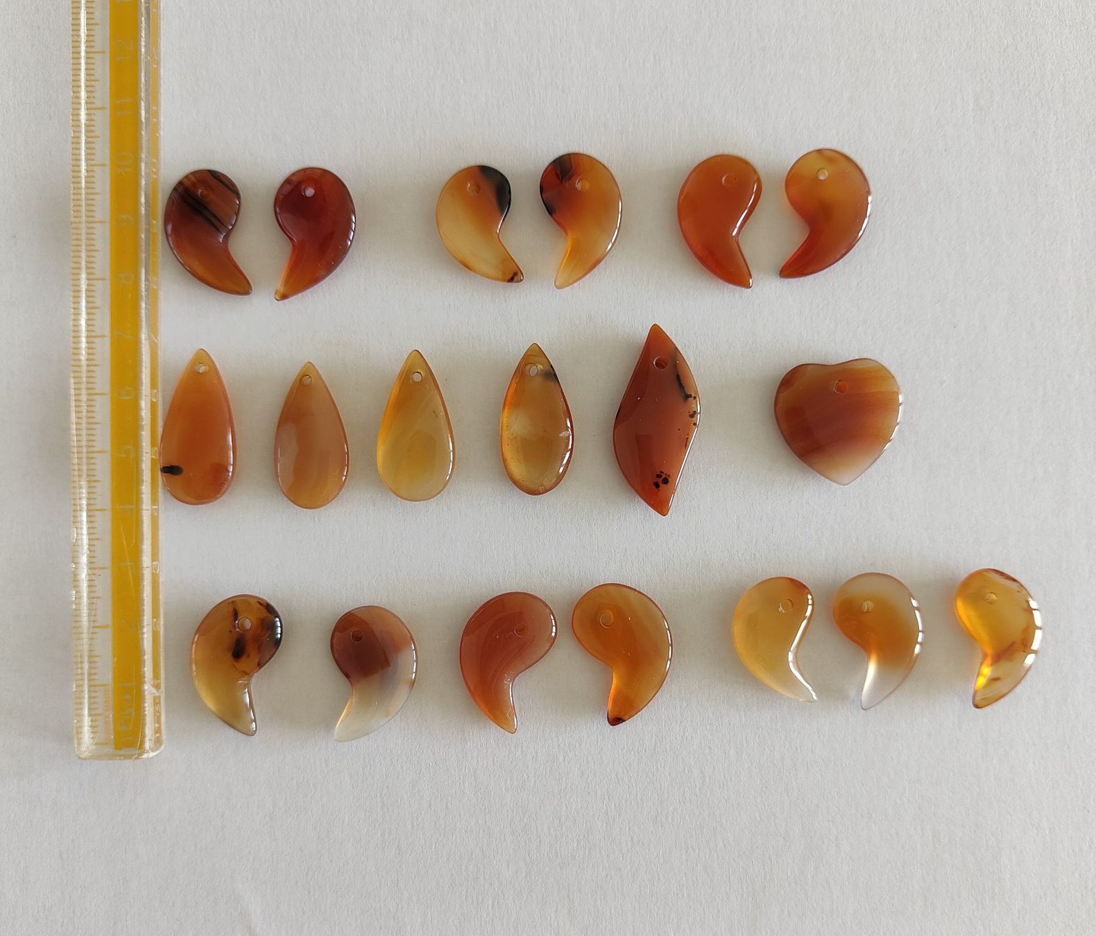 Pietre preziose: Achate, gebohrt, verschiedene Formen, 19 Stück – Nuovo e nell'imballaggio originale da Rümlang venduto da 21f 2