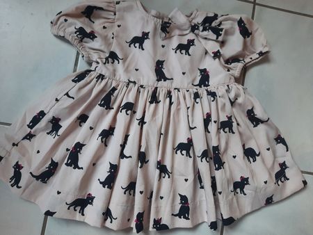 JOLIE ROBE  ,pour un BÉBÉ de 9 mois