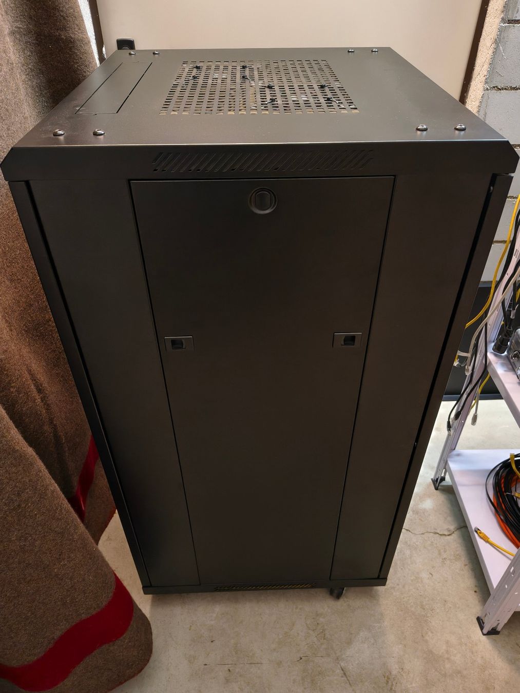 Racks & Cavalletti: Linkbasic Server- / Netzwerk- /Homelab-Rack 19" – Usato da Burg im Leimental venduto da Skorpyx 2