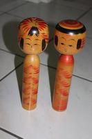 Poupées Kokeshi en bois décorées ensemble 2 pièces