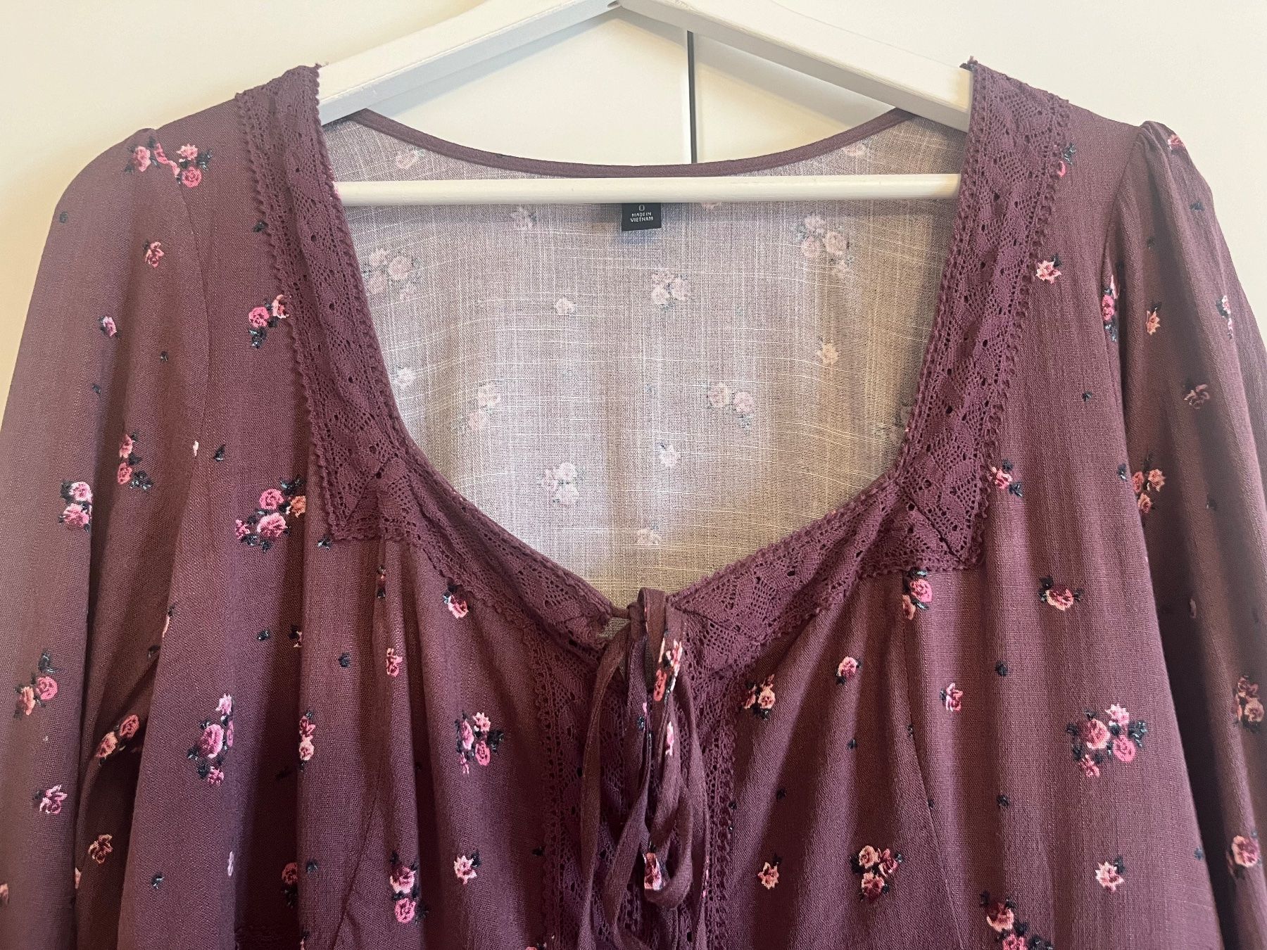 Blusen: Boho-Bluse violet/bordeaux geblümt – Neu und originalverpackt aus Luzern von maschmo 1