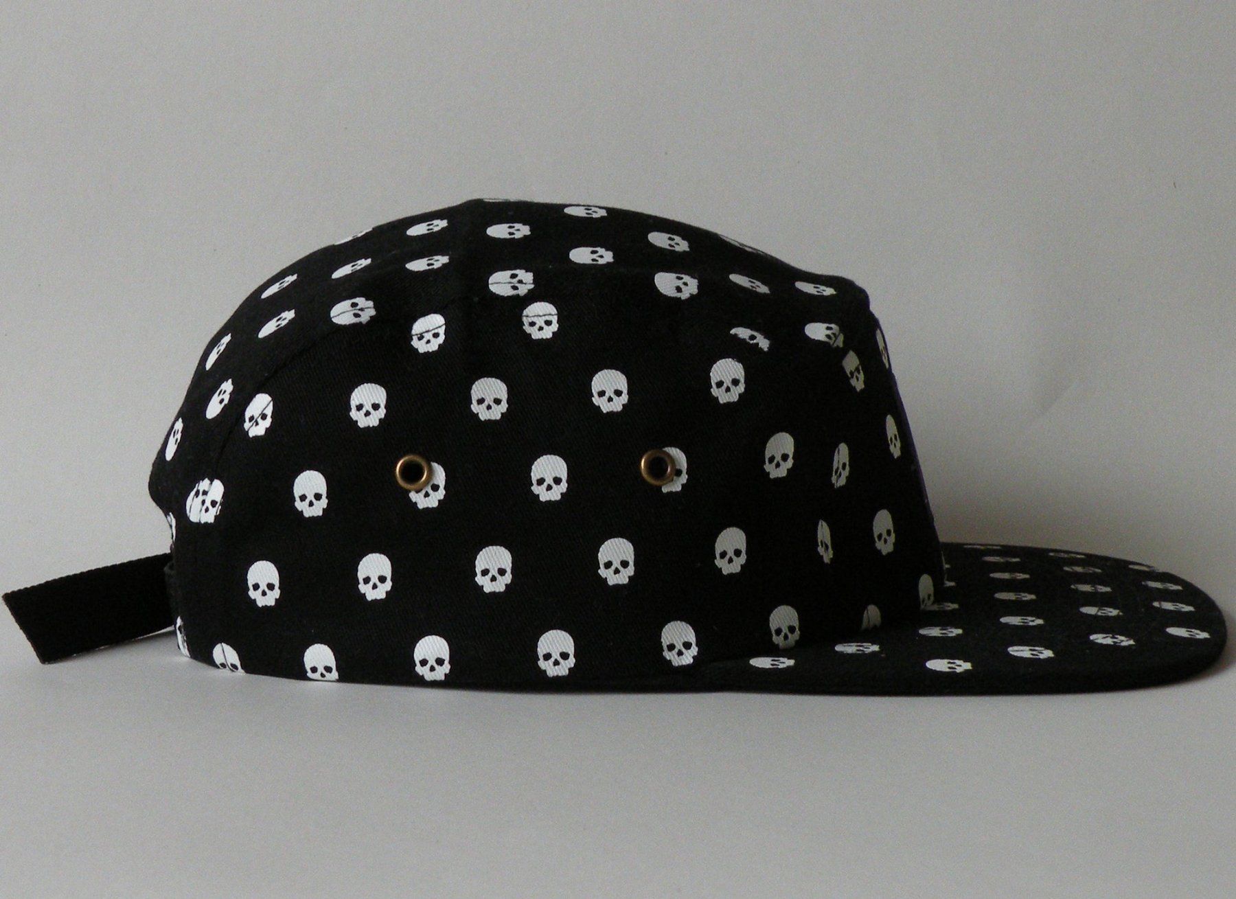 Copricapi, berretti & cappellini: 5-Panel Cap von We Are V – Nuovo e nell'imballaggio originale da Schüpfheim venduto da WeAreV 1
