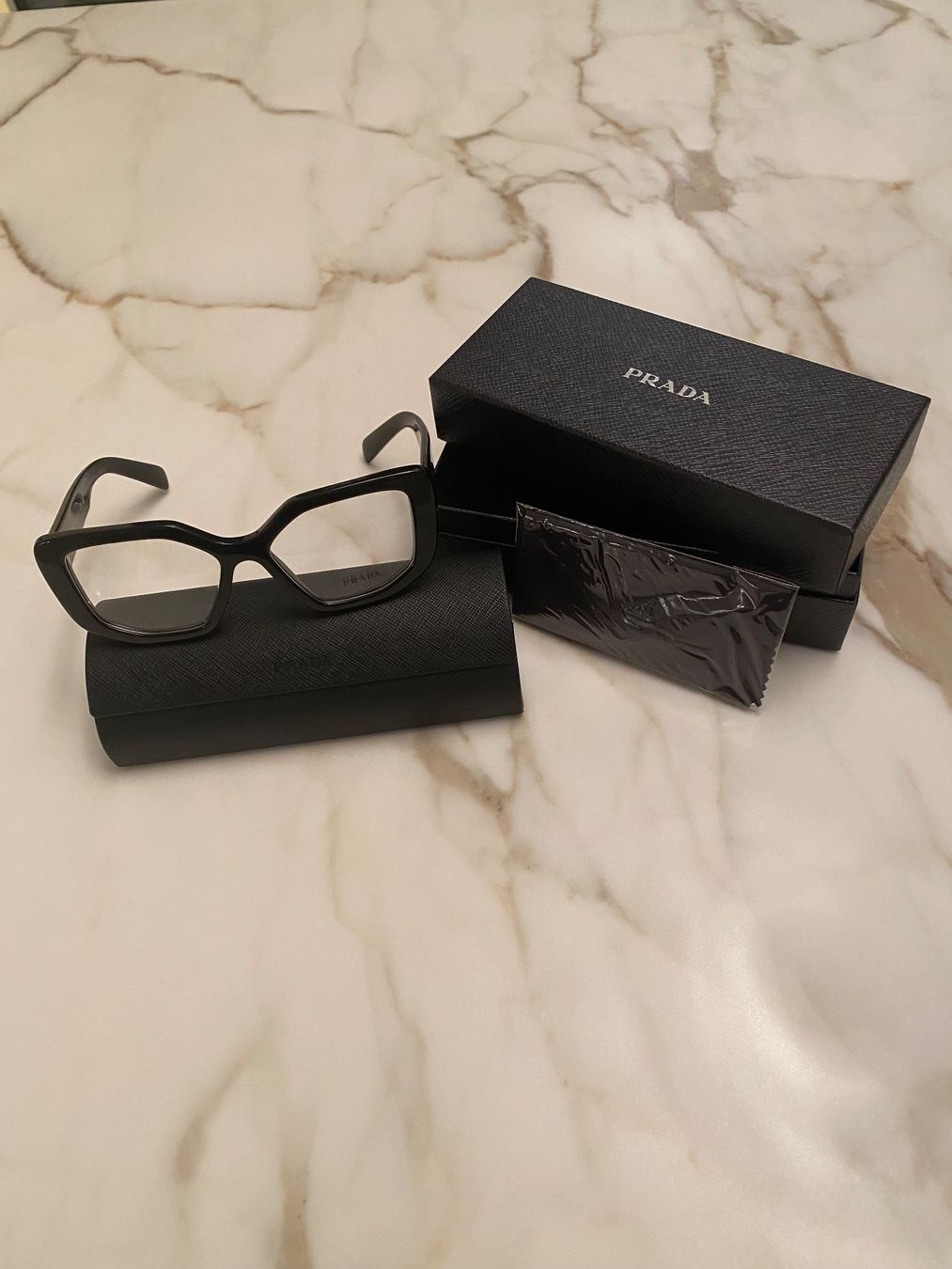 Lunettes & Verres: PRADA Designerbrille Modell PR A04V 1AB101 – Neuf (Voir description) à Oberwil (BL) par Whiteflower66 2