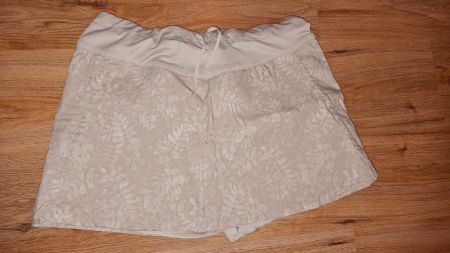Jupe short beige motif feuilles taille 42