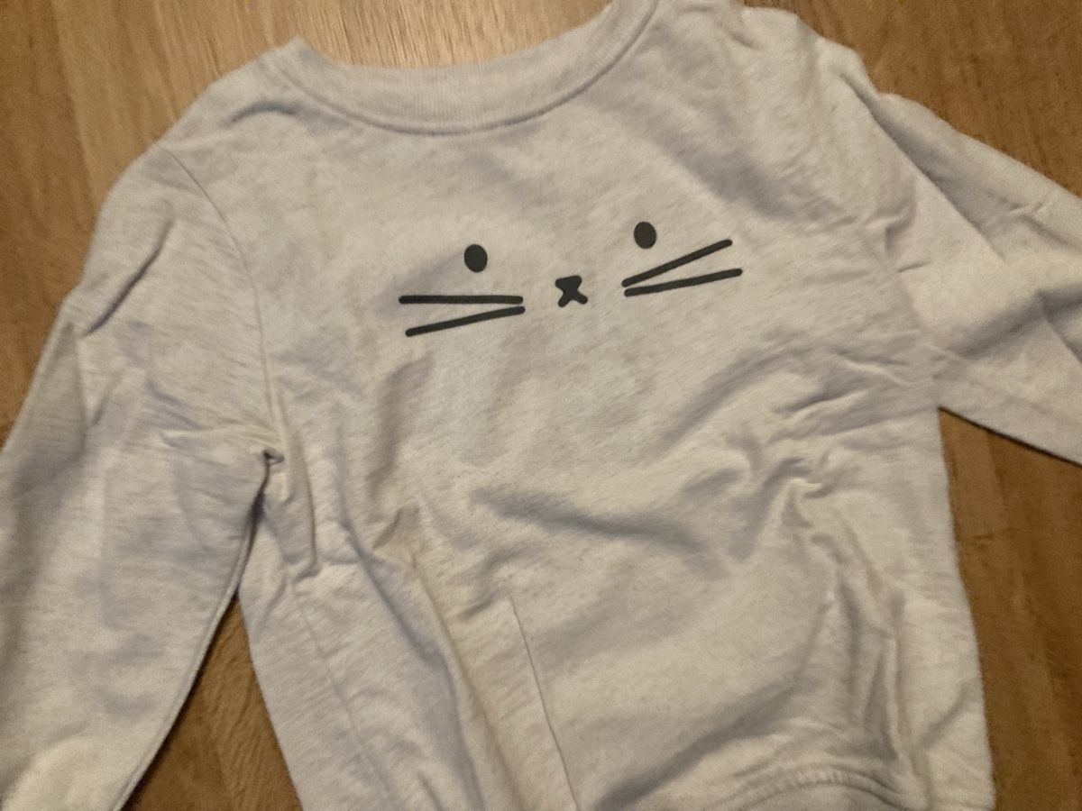 Pullover & Sweatshirts: Hasen Pullover Gr. 116 – Gebraucht aus Emmenbrücke von JJ_89 1