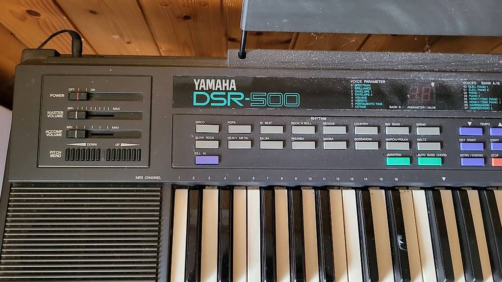 Instruments de musique: Yamaha DSR-500 Vintage FM synth – D'occasion à egerkingen par wdomi