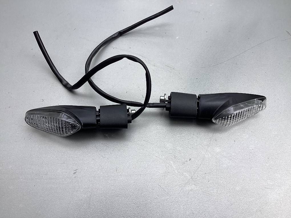 Ducati Tutti i ricambio per moto: Original Ducati Monster 1200 R Blinker – Usato da Endingen venduto da oliver8 2