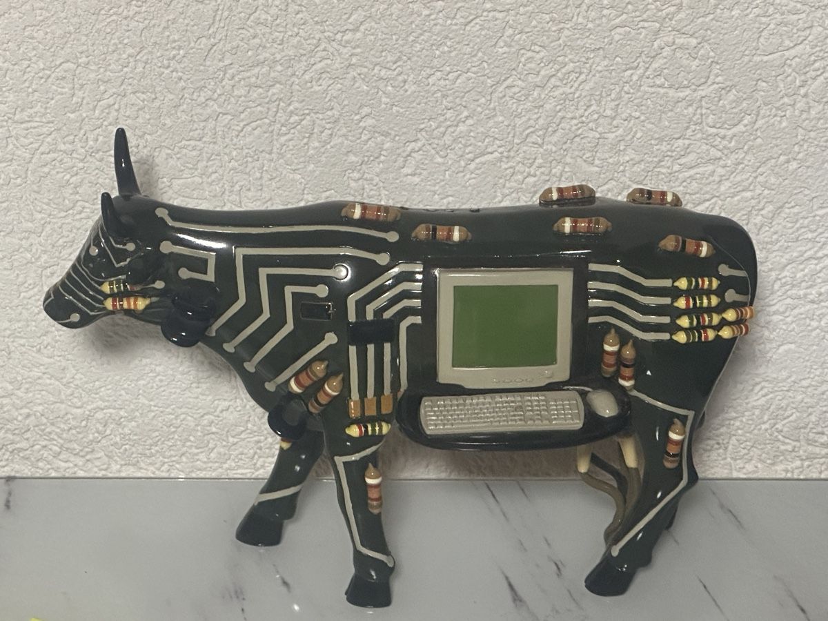 Statuette: Design Cow Parade Kuh Computer Edition – Usato da Deitingen venduto da Himhip
