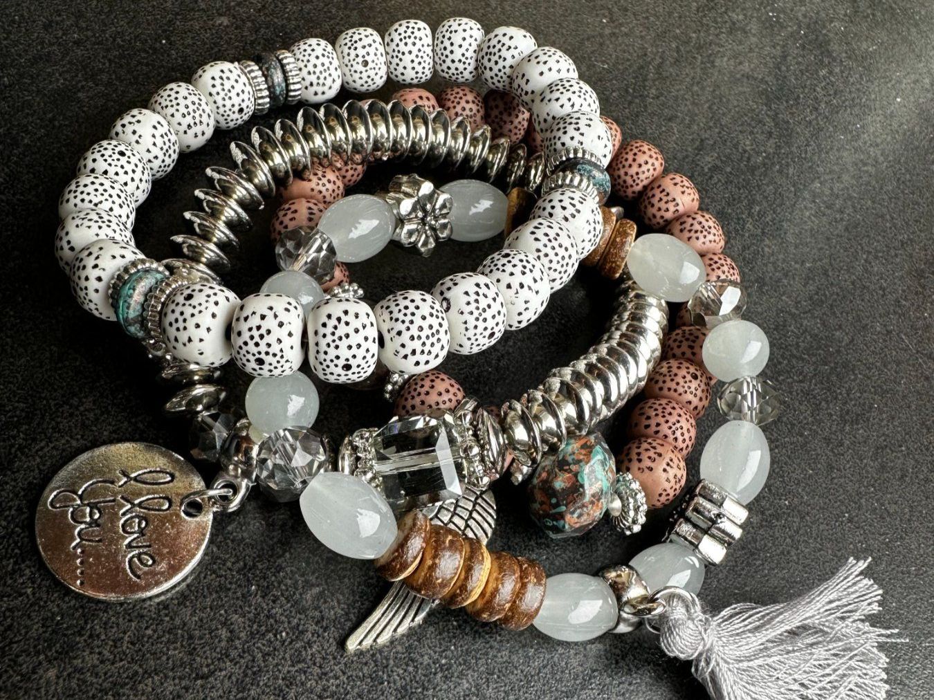 Bracciali & Braccialetti: 4er Set Armbänder Modeschmuck verschiedene Designs Top – Nuovo e nell'imballaggio originale da Kesswil venduto da mie_g89p