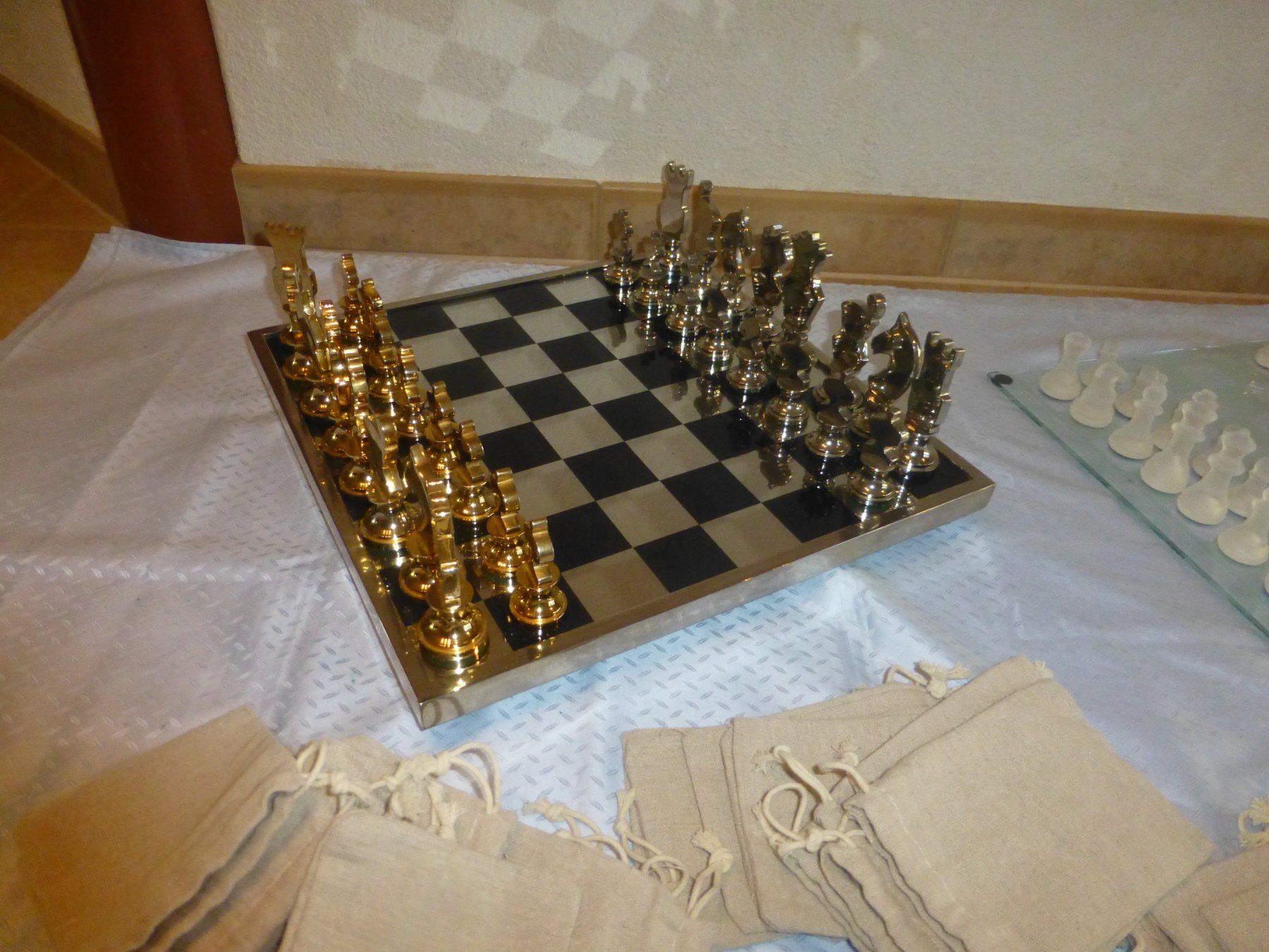 Giochi: zwei Schachspiele aus Metall und Glas – Usato da Würenlingen venduto da drago56