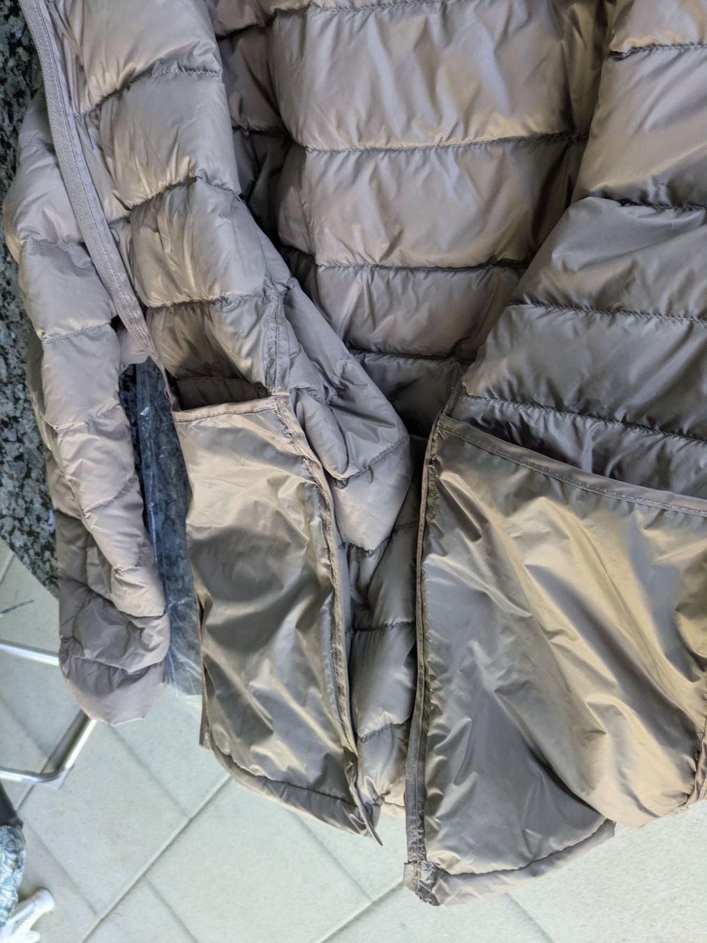 Giacche: Steppjacke leicht mit Beutel, beige.     Neu – Nuovo e nell'imballaggio originale da Adlikon venduto da Match62 4