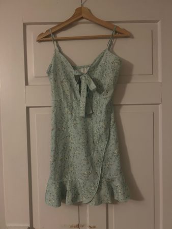 Blumenkleid mit Bindedetail Grösse S mit Reisverschluss