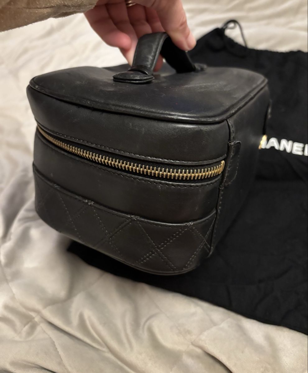 Chanel Custodie per cosmetici: Chanel Vanity Necessaire Leder, schwarz – Usato da St. Gallen venduto da heartbug 3