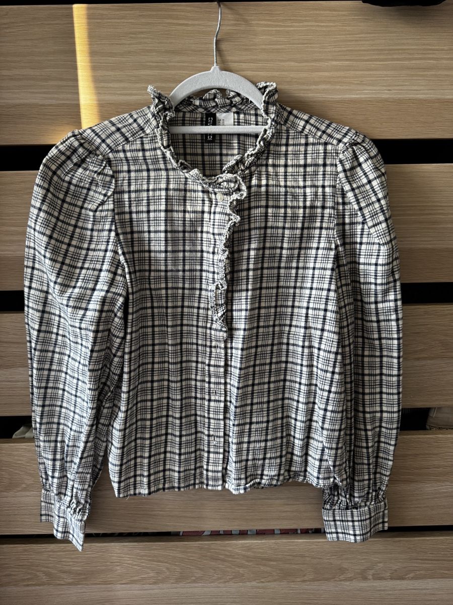 H&M Blusen: H&M shirt – Gebraucht aus Zürich von Lovelyperfumes
