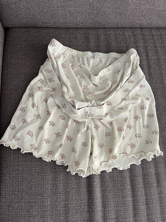 Négligés & Pyjamas: Kurze Pyjama Umstandshosen 36/38 – D'occasion à Cazis par eli_2nwq