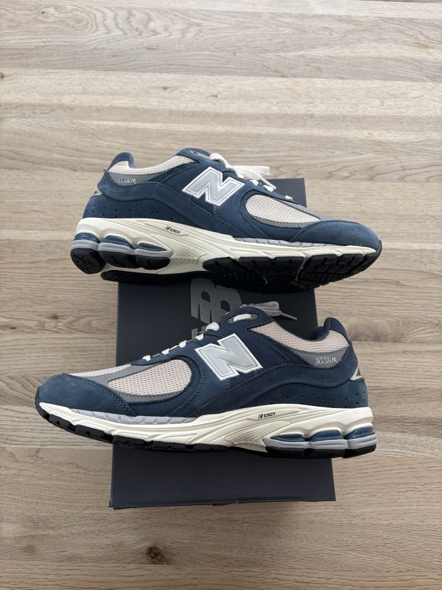 New Balance Chaussures hommes: New Balance M2002R – D'occasion à Domat/Ems par tim_lq6b