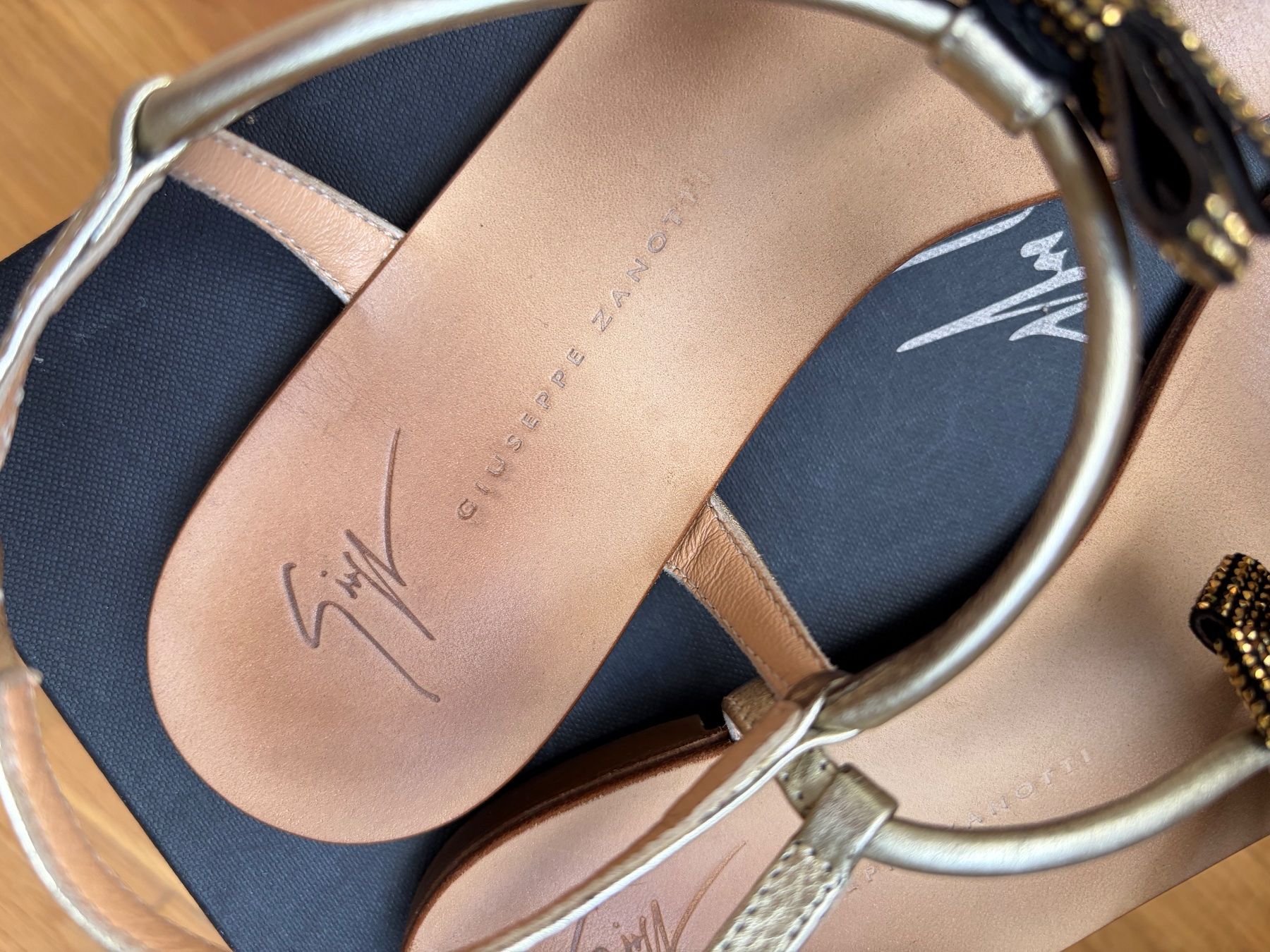Zanotti Scarpe da donna: Giuseppe Zanotti Sandals with Bow Size 37 – Usato da Luzern venduto da AM2nd 1