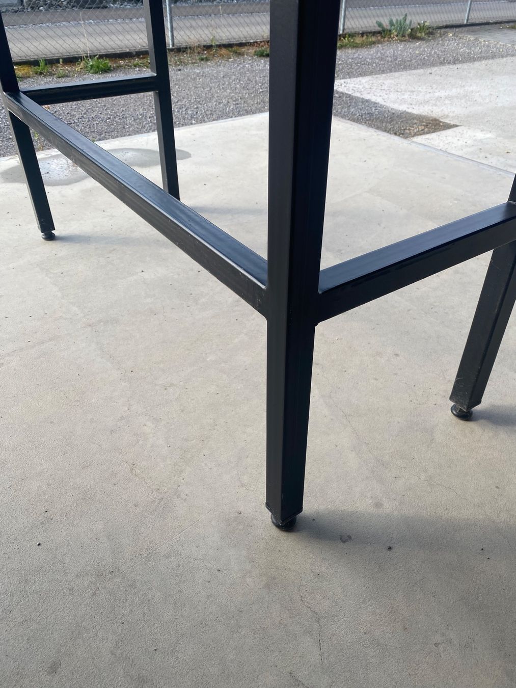 Tavoli: 2 Stehtische aus Eichenholz mit Metallgestell – Usato da Niederbüren venduto da Gusti69 1