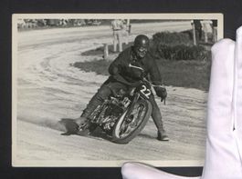 Fotografie Puch Motorrad auf Wien Sandba