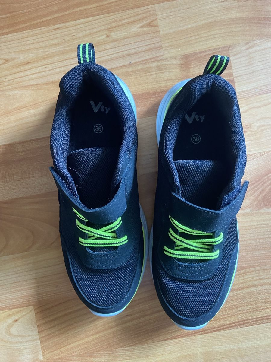 Dosenbach Scarpe per ragazzi: Turnschuh Schwarz Gr.36 – Usato da Amriswil venduto da Bobbel-Zauber 1