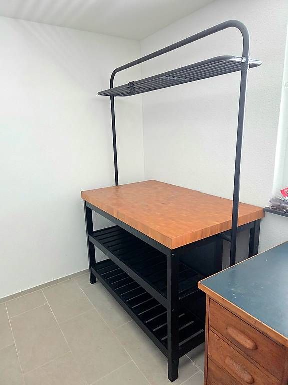Ikea Cucine complete: IKEA VADHOLMA Kücheninsel mit Gestell – Usato da Werdenberg venduto da reyvne 1