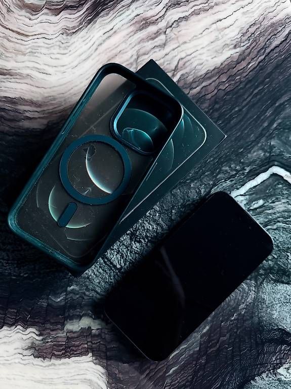 Telefoni cellulari / Smartphones:  iPhone 15 Pro 256 Go  Titanium Blue / Navy    – Usato da Genève venduto da sam_w5y6 1