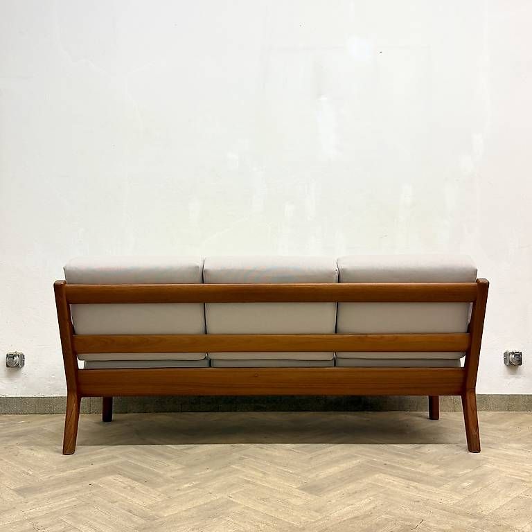 Divani: Mid Century teak 3er Sofa – Usato da basel venduto da futureforyesterday 2